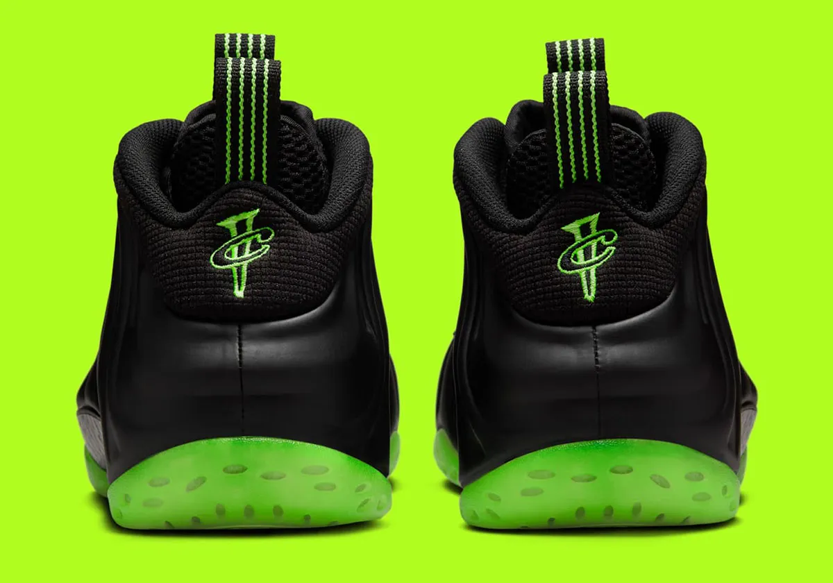 La Nike Air Foamposite One « Black Volt » apporte une énergie saisissante à l'héritage du basket-ball