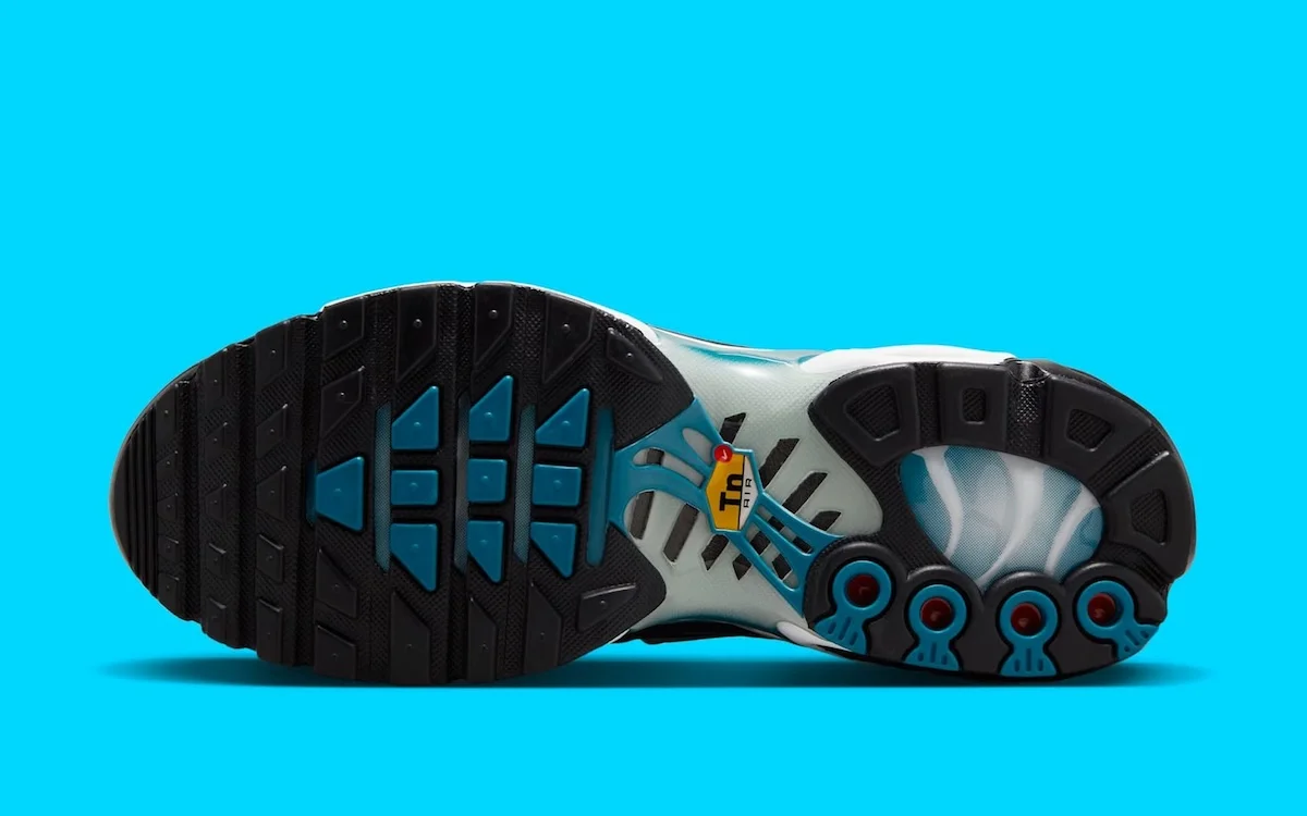 Nike Air Max Plus Dot Pattern 5 La Nike Air Max Plus « Dot Pattern » fait un retour très stylé