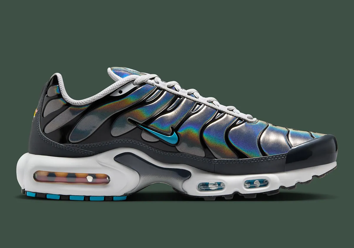 La Nike Air Max Plus « Iridescent » apporte la magie du caméléon aux baskets