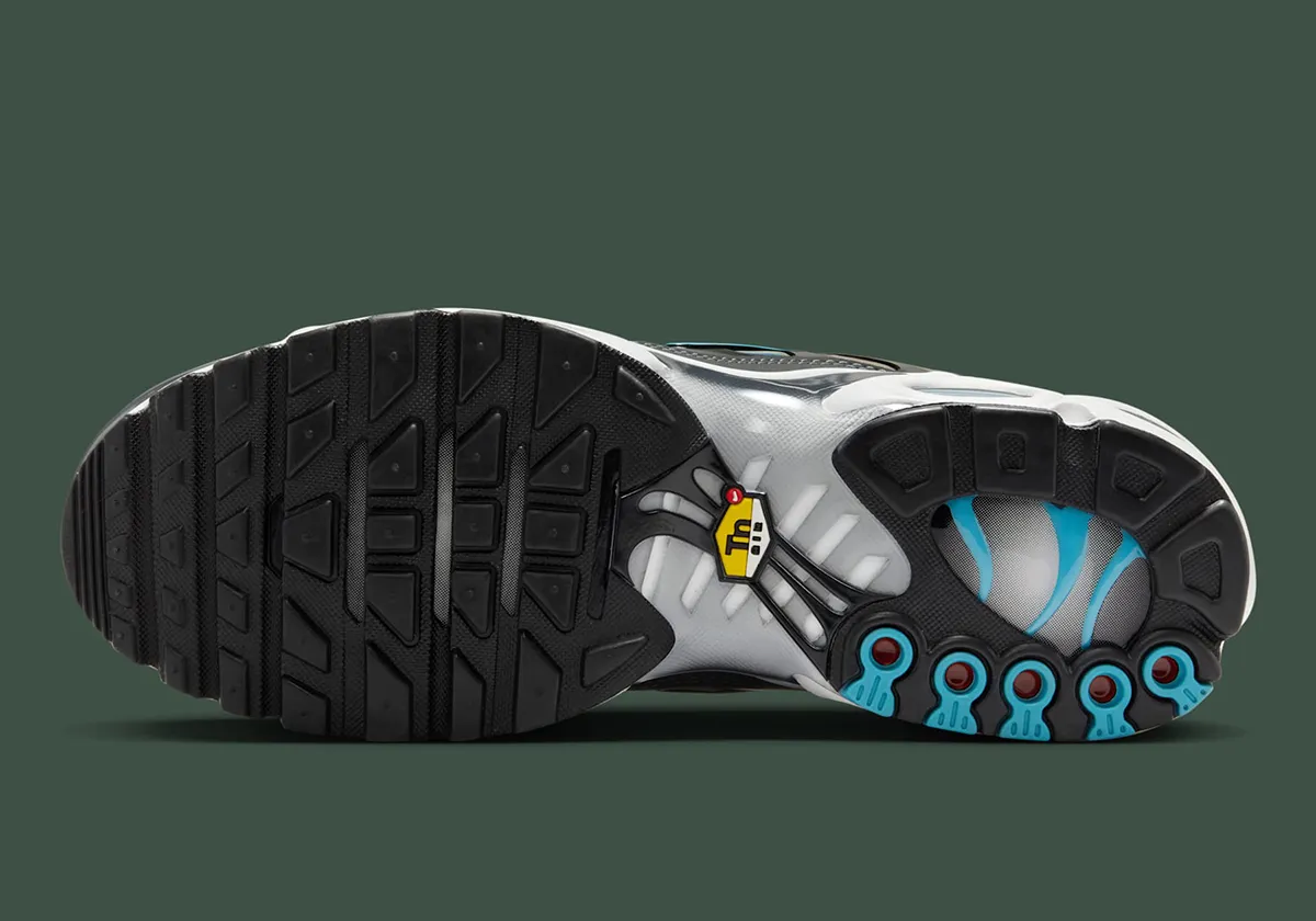 La Nike Air Max Plus « Iridescent » apporte la magie du caméléon aux baskets