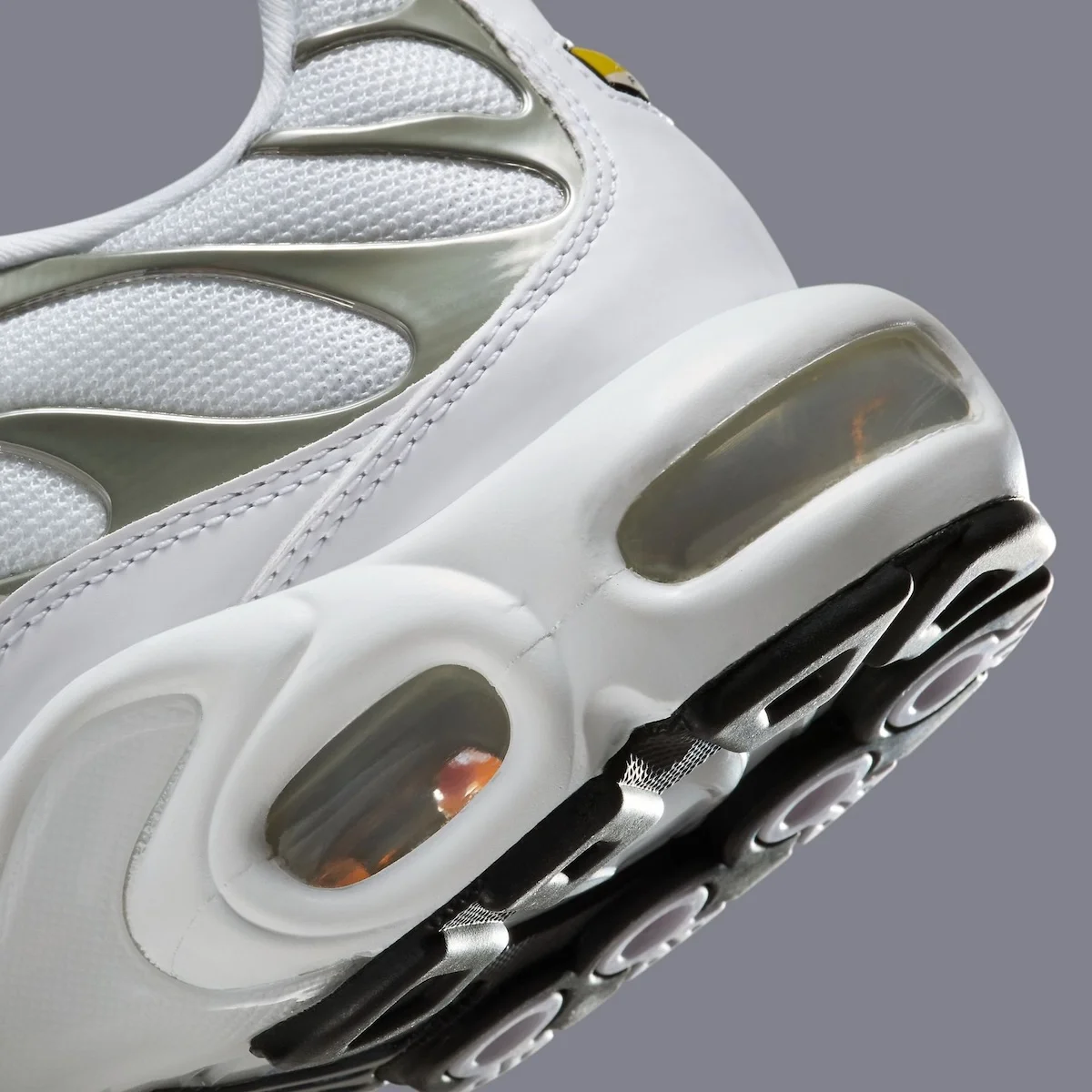 La Nike Air Max Plus « White Chrome » dévoilée présente un nouveau design