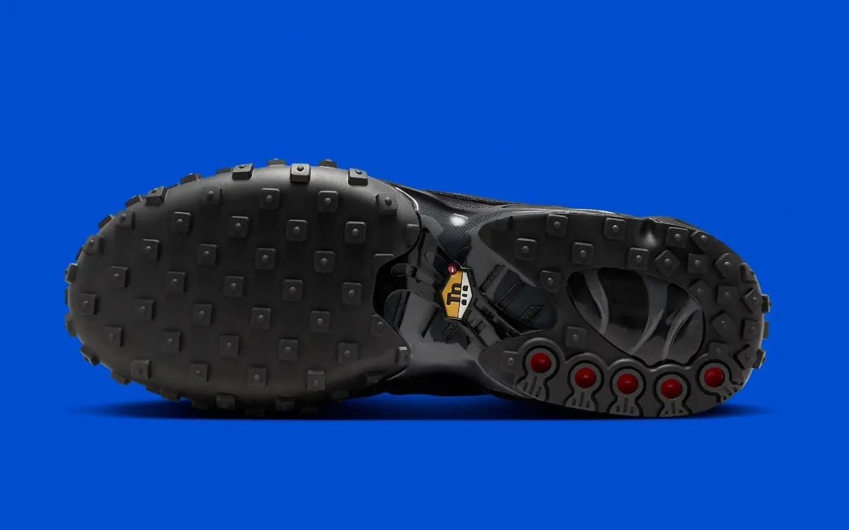 La Nike Air Max Waffle Racer « Triple Black » sortira le 26 novembre