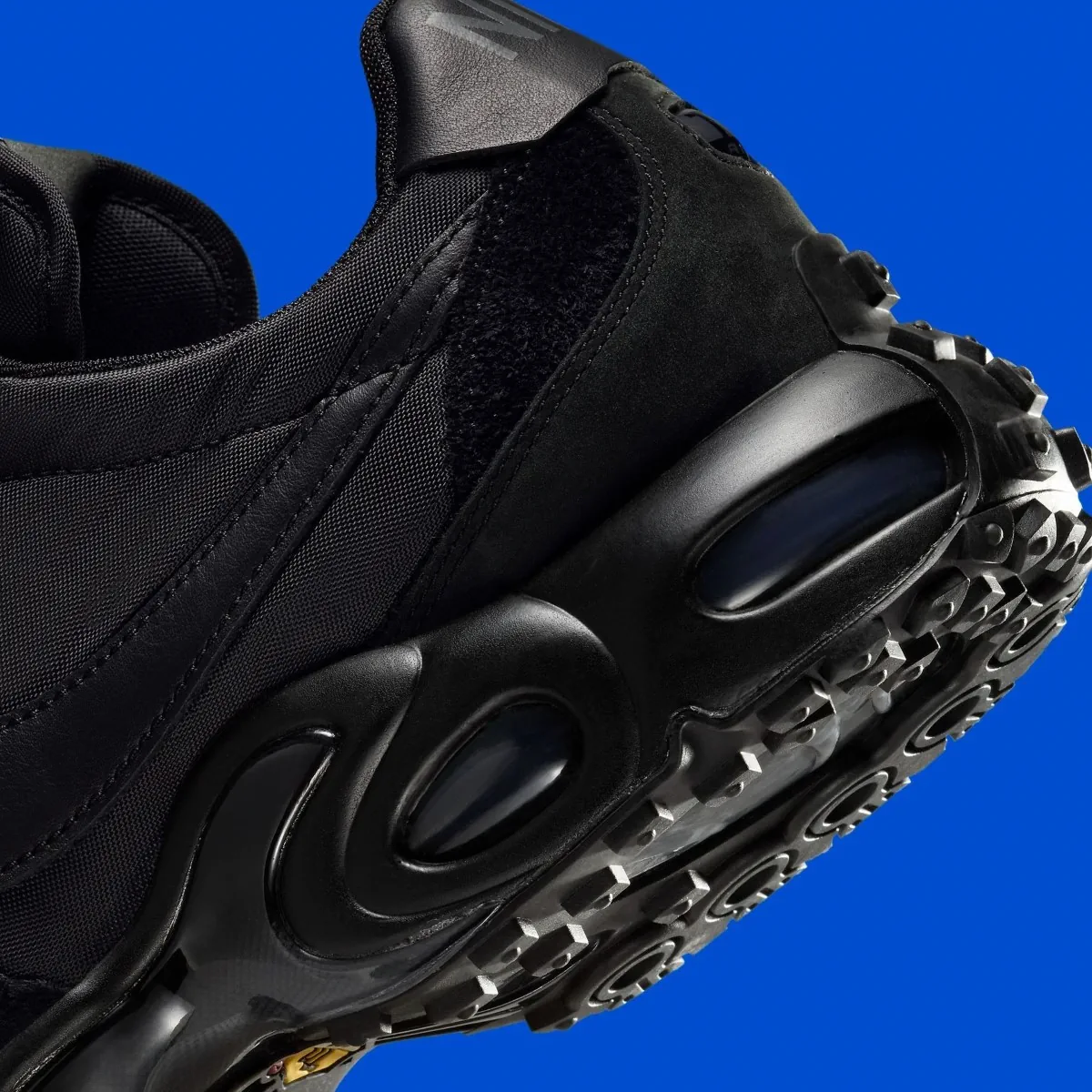 La Nike Air Max Waffle Racer « Triple Black » sortira le 26 novembre