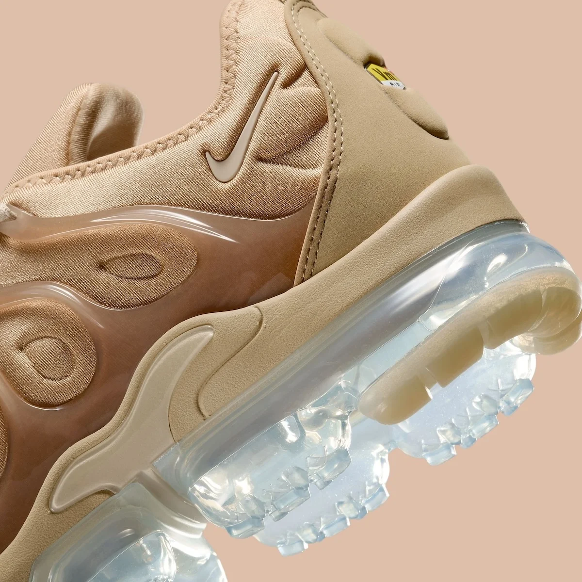 La Nike Air VaporMax Plus « Parachute Beige » apporte un nouvel attrait à l'héritage de la sneaker