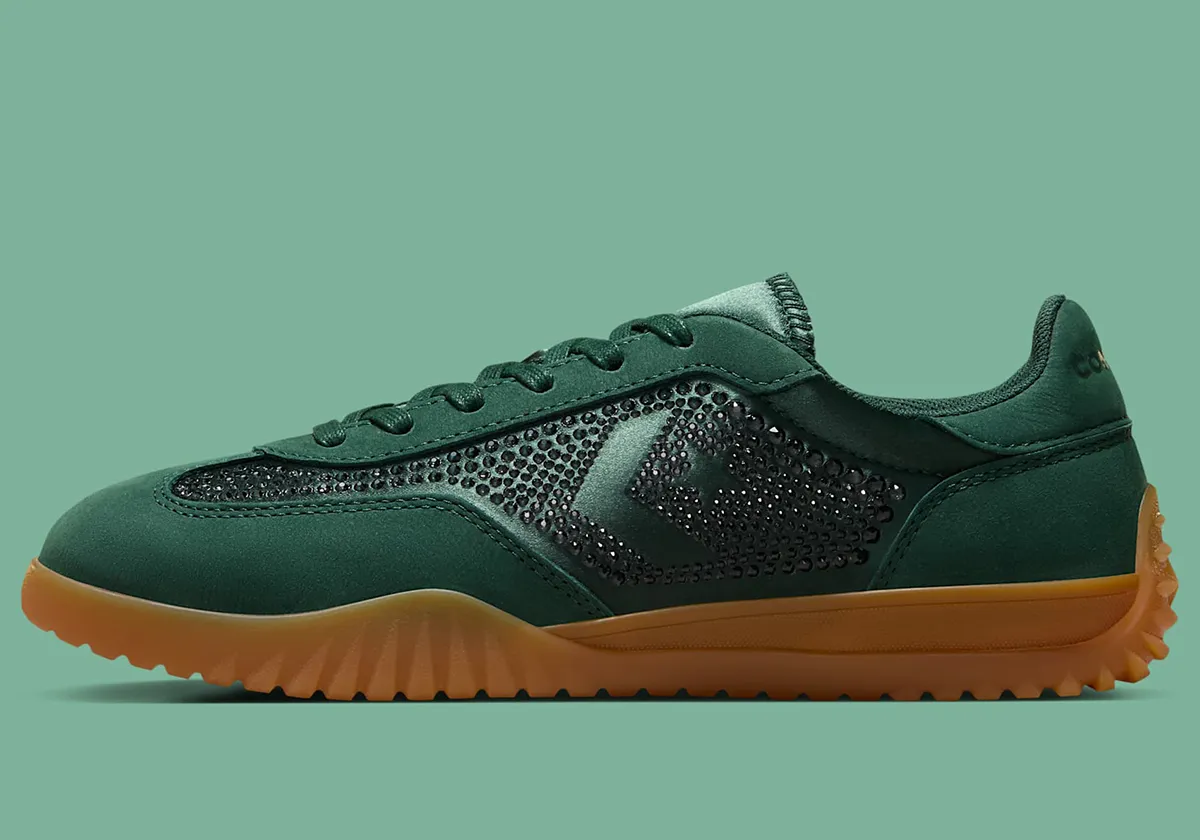 La Converse Run Star Trainer joue la carte du luxe avec les cristaux Swarovski