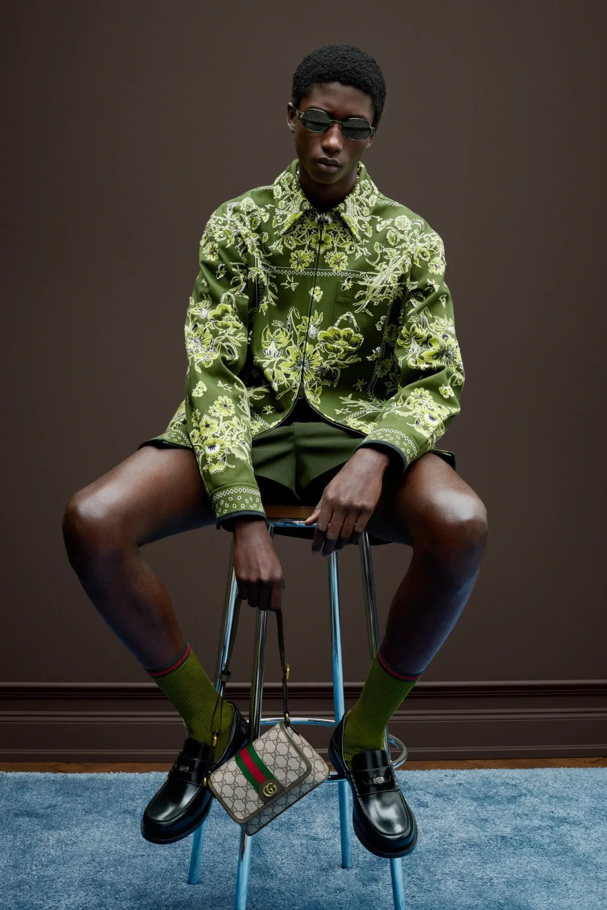 La collection Gucci Pré-Automne 2025 met en valeur la grandeur décontractée et le charme rétro