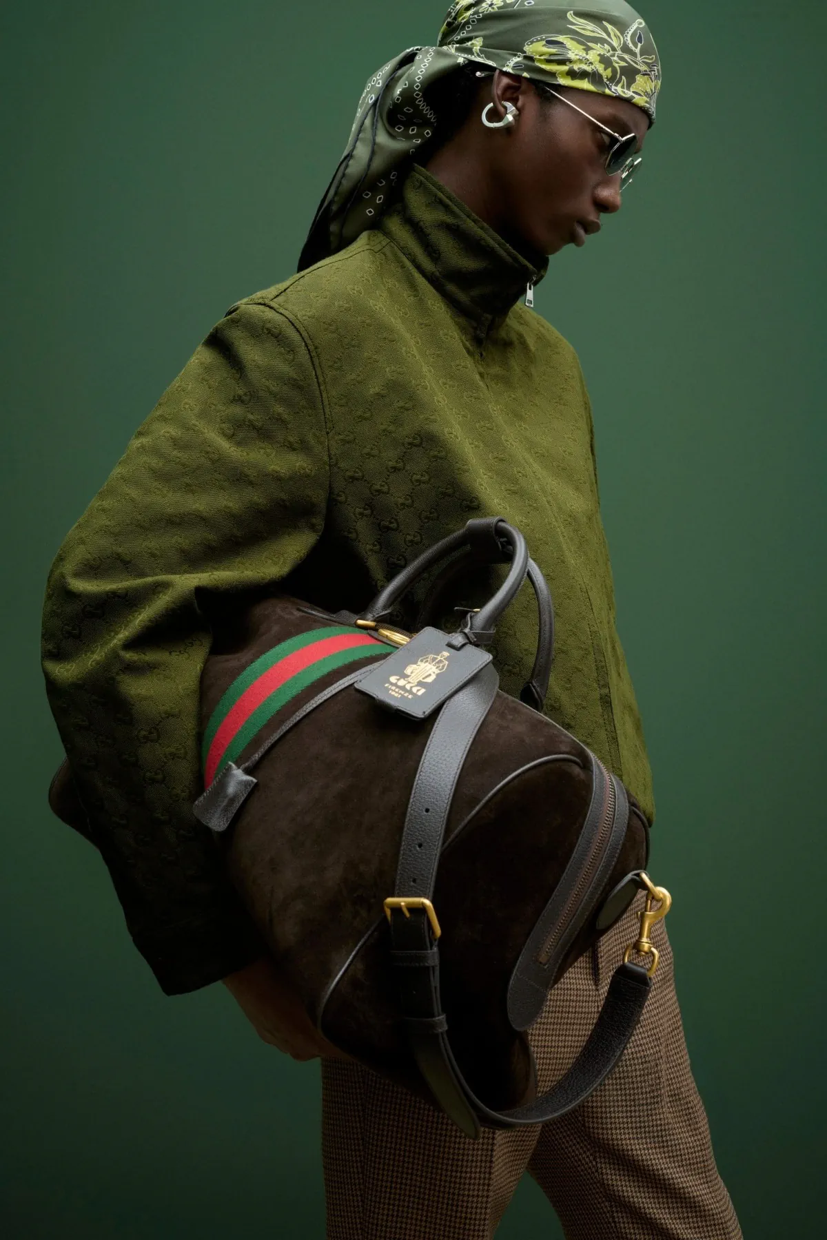 La collection Gucci Pré-Automne 2025 met en valeur la grandeur décontractée et le charme rétro