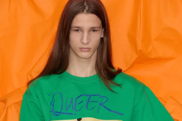 JW Anderson dévoile une collection capsule « Queer » en édition limitée, inspirée du film du même nom de Luca Guadagnino
