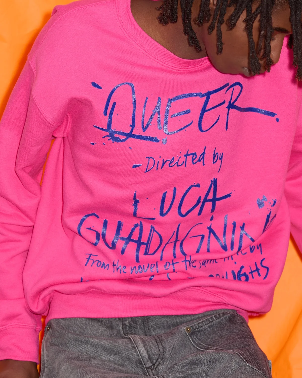 JW Anderson dévoile une collection capsule « Queer » en édition limitée, inspirée du film du même nom de Luca Guadagnino