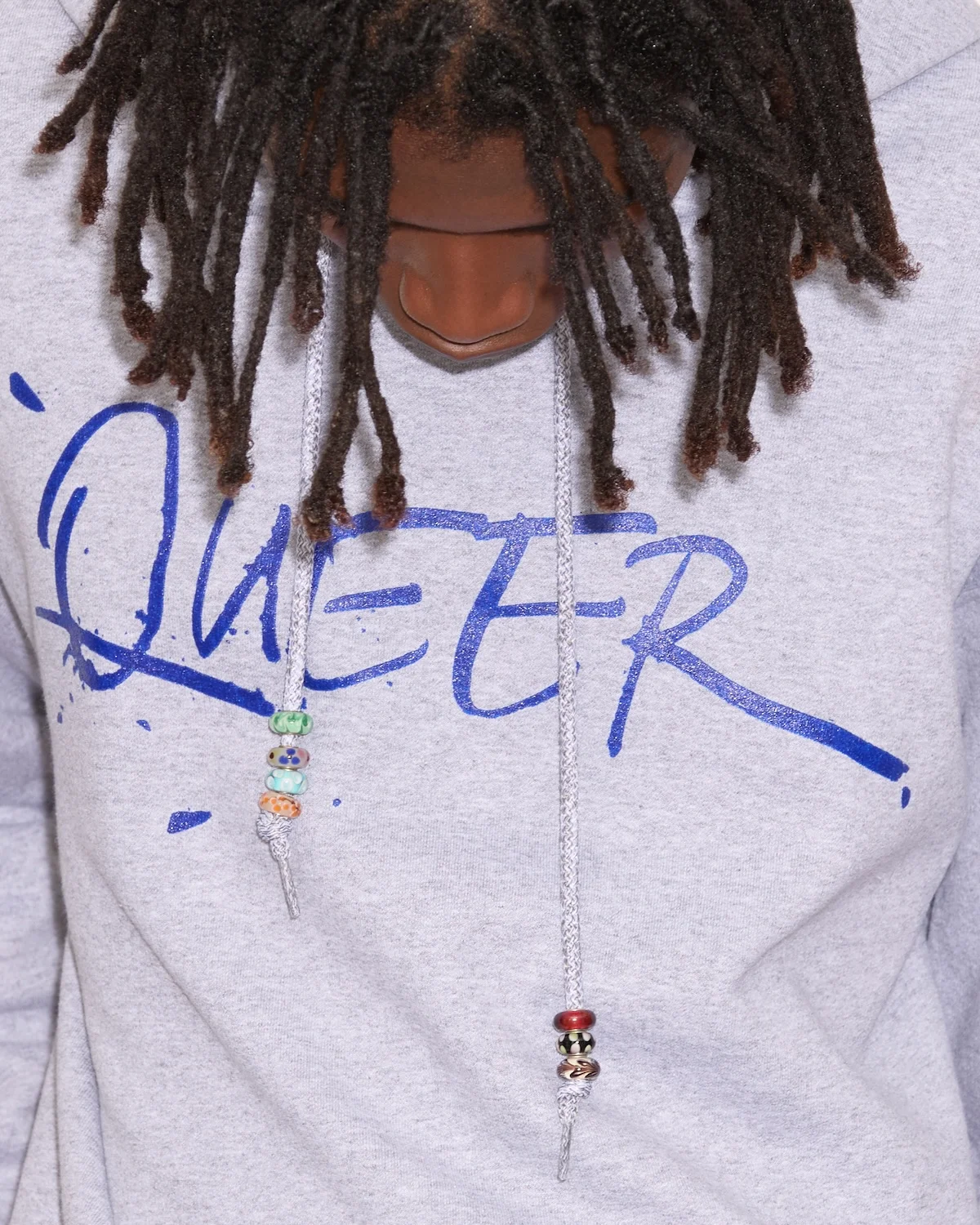 JW Anderson dévoile une collection capsule « Queer » en édition limitée, inspirée du film du même nom de Luca Guadagnino