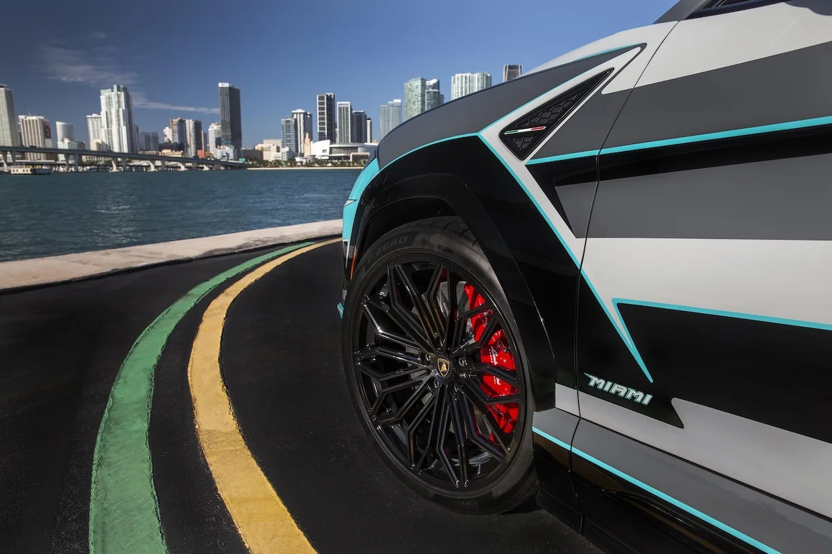 Lamborghini dévoile une superbe Ad Personam Urus SE à Art Basel Miami Beach 2024