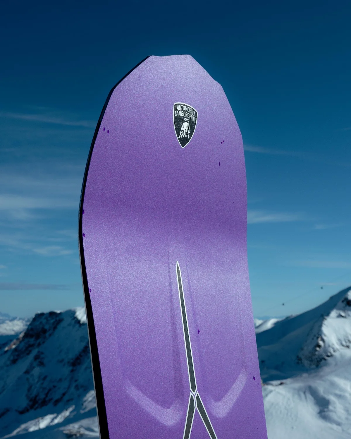 Lamborghini s'est associé à CAPiTA et Union Binding Company pour produire un snowboard en édition limitée