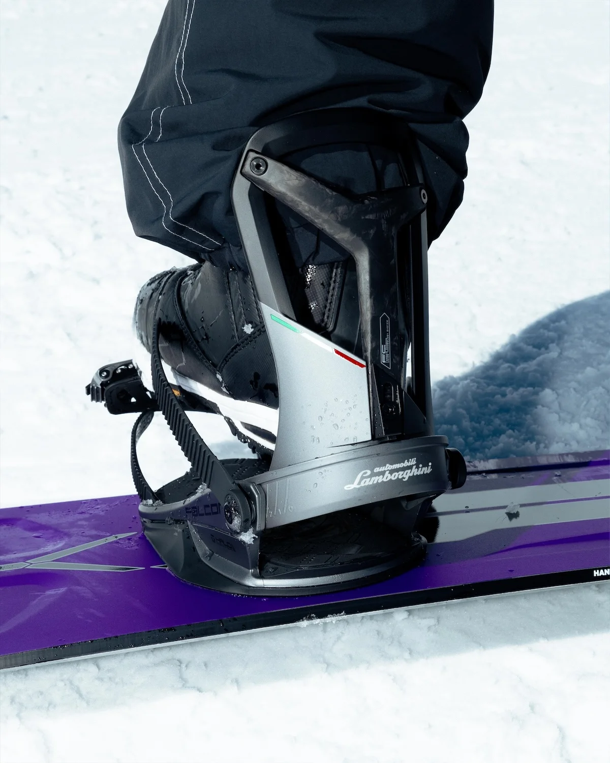Lamborghini s'est associé à CAPiTA et Union Binding Company pour produire un snowboard en édition limitée
