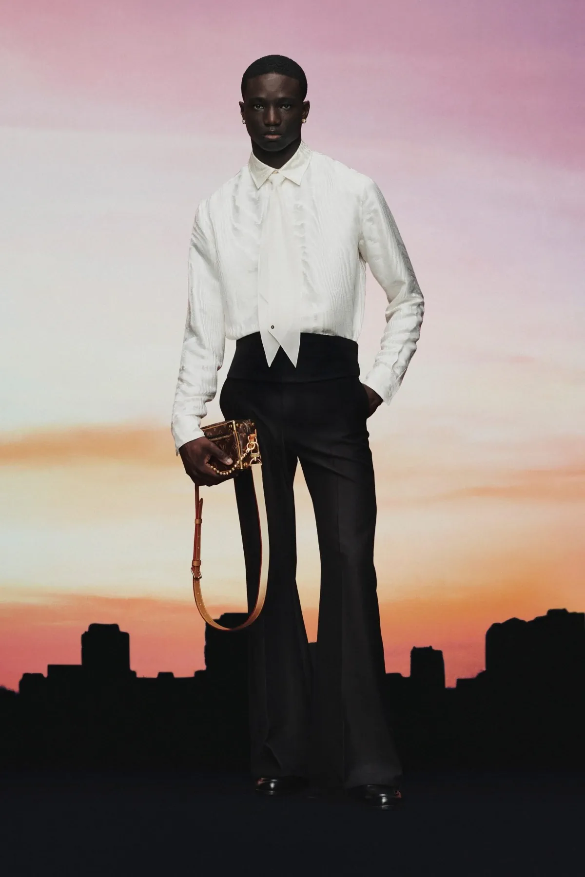La collection Louis Vuitton Pré-Automne 2025 dévoile le rêve d'un dandy à Miami