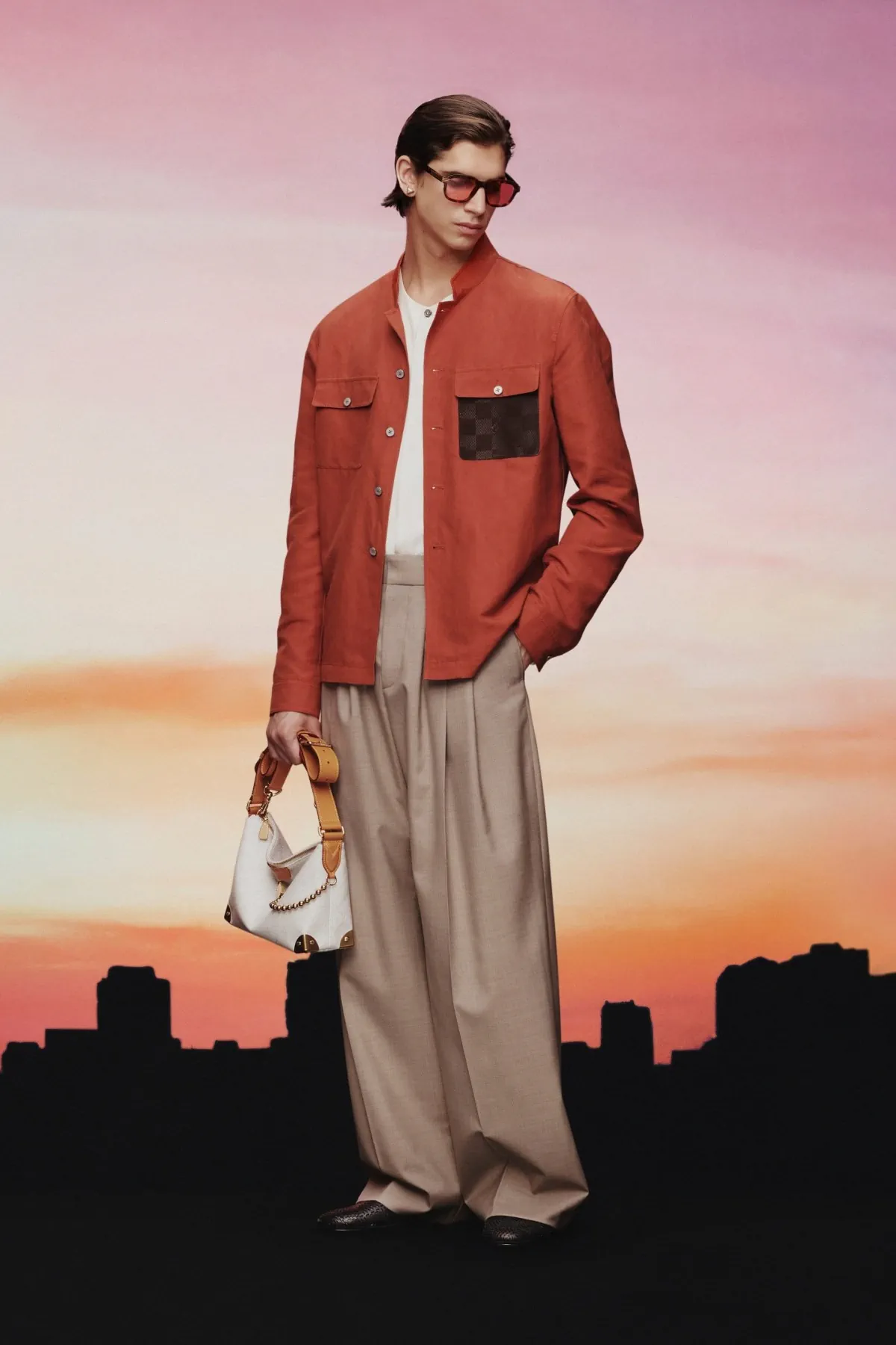 La collection Louis Vuitton Pré-Automne 2025 dévoile le rêve d'un dandy à Miami
