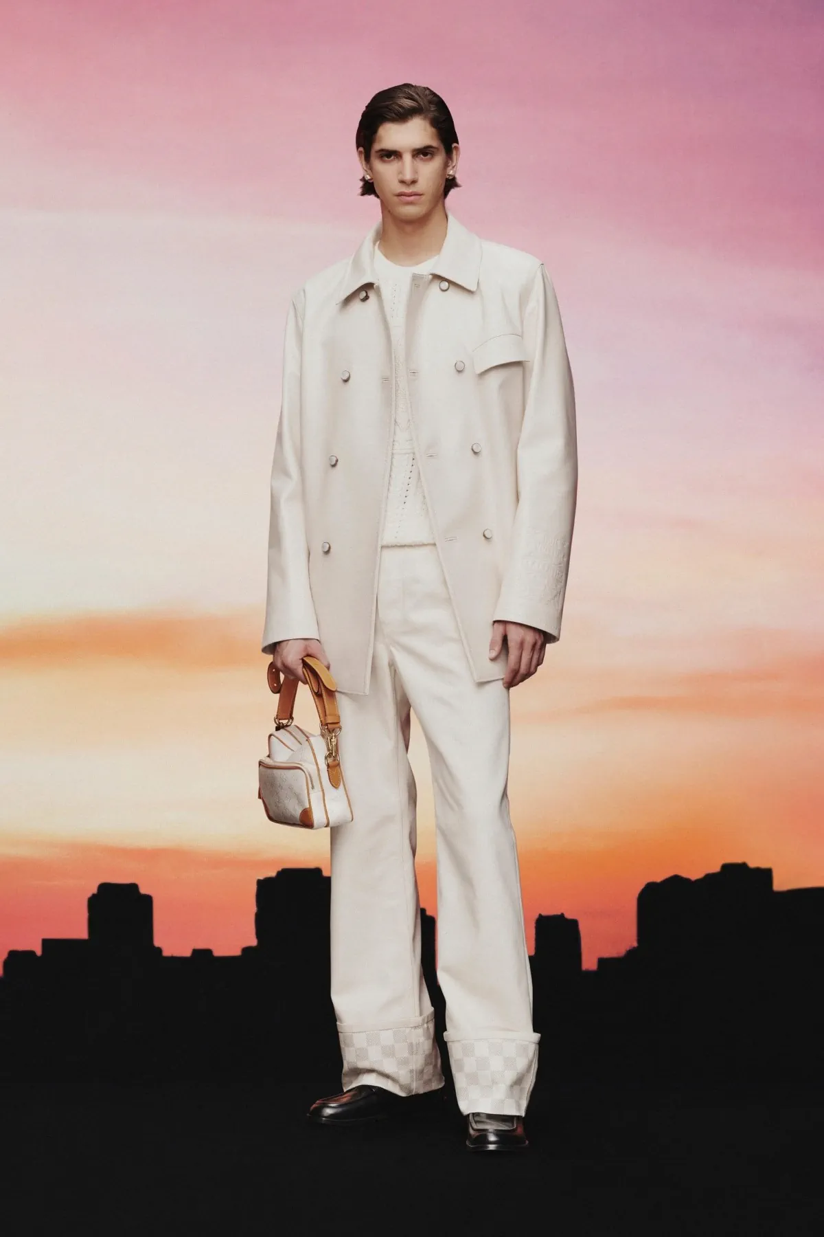 La collection Louis Vuitton Pré-Automne 2025 dévoile le rêve d'un dandy à Miami