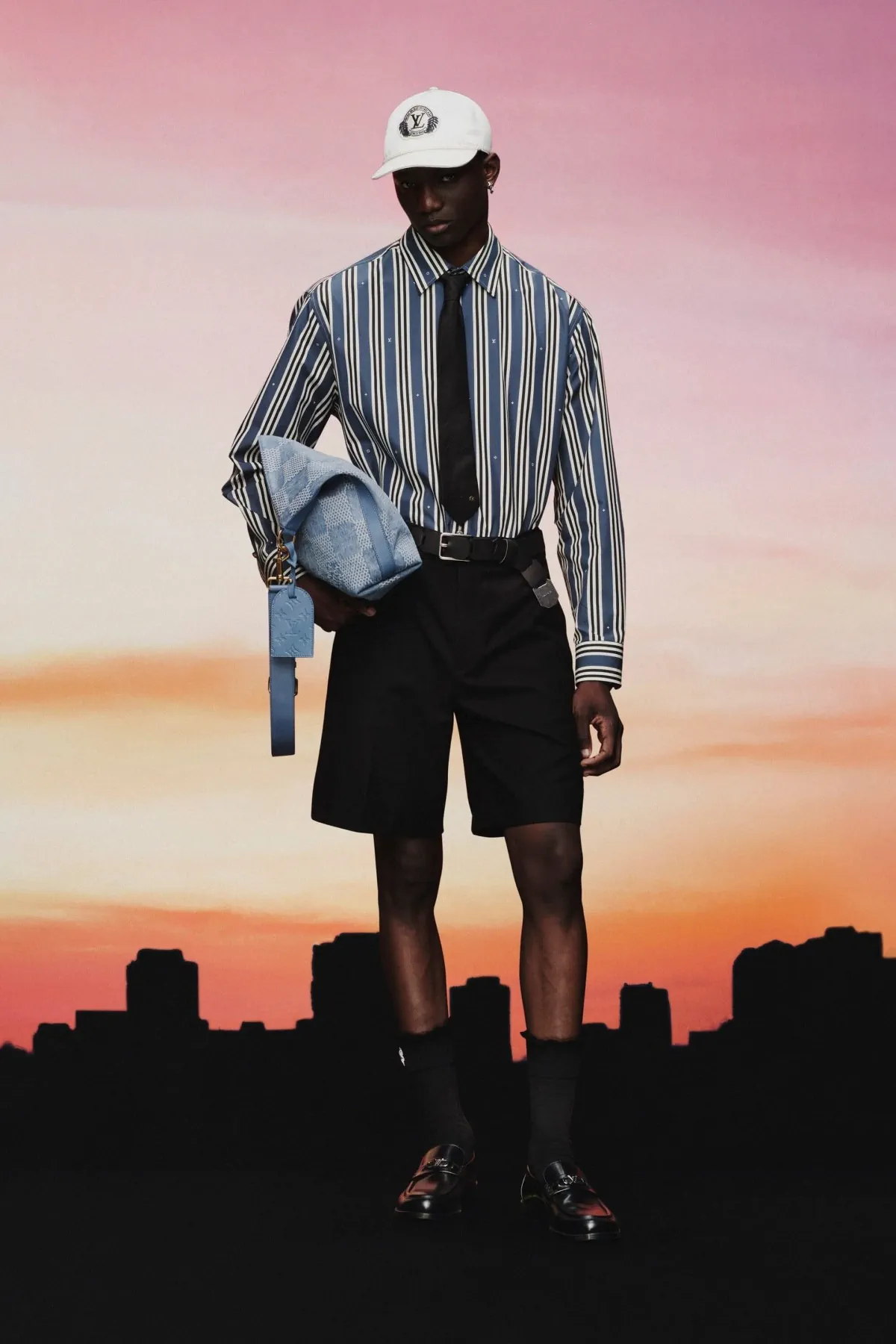 La collection Louis Vuitton Pré-Automne 2025 dévoile le rêve d'un dandy à Miami