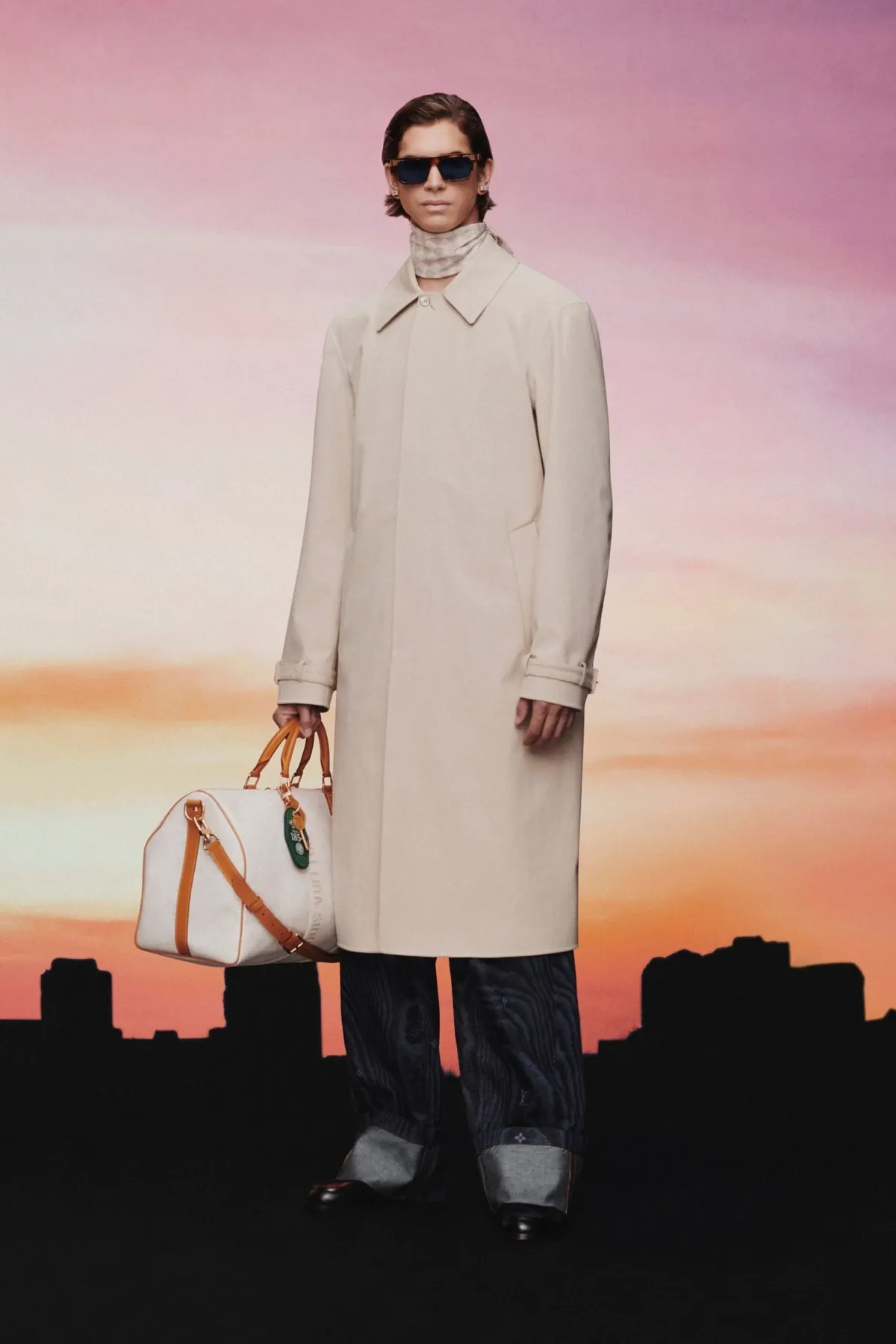 La collection Louis Vuitton Pré-Automne 2025 dévoile le rêve d'un dandy à Miami