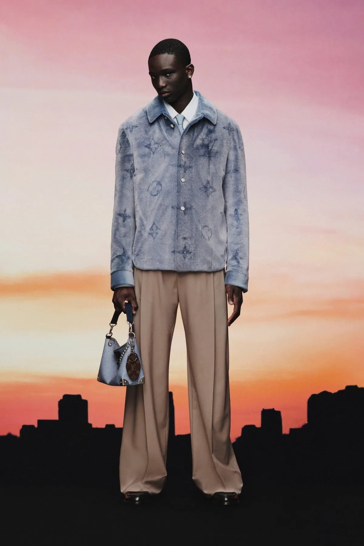 La collection Louis Vuitton Pré-Automne 2025 dévoile le rêve d'un dandy à Miami