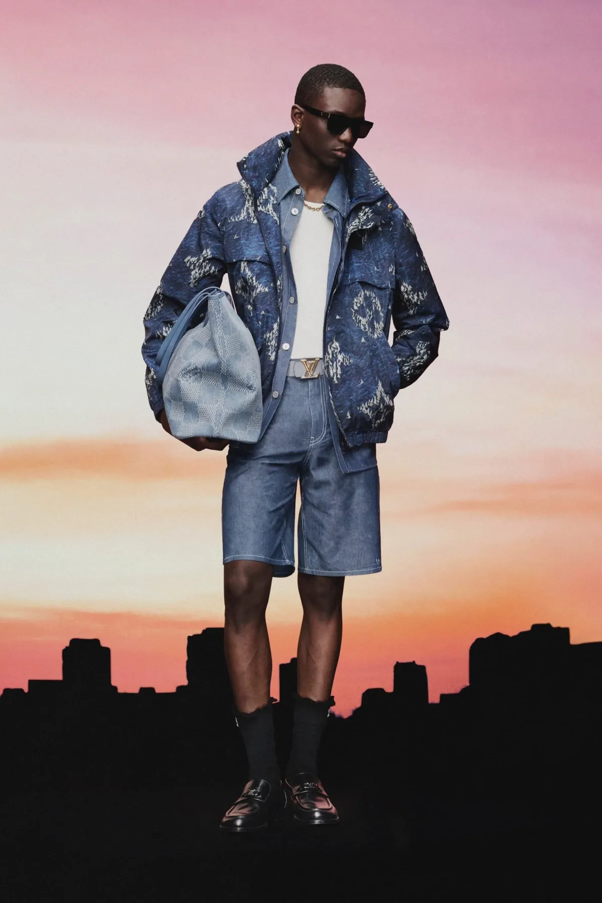 La collection Louis Vuitton Pré-Automne 2025 dévoile le rêve d'un dandy à Miami