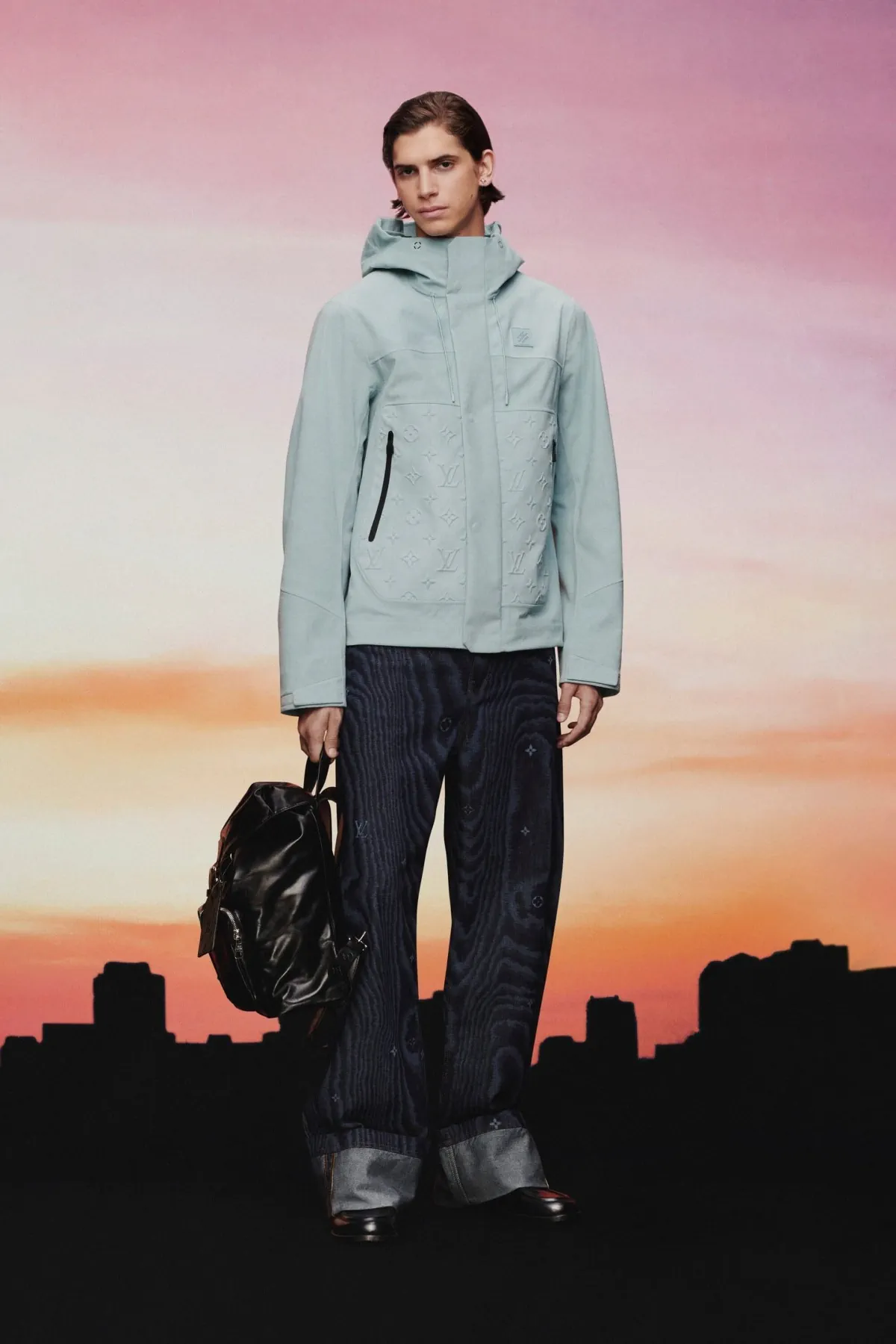La collection Louis Vuitton Pré-Automne 2025 dévoile le rêve d'un dandy à Miami