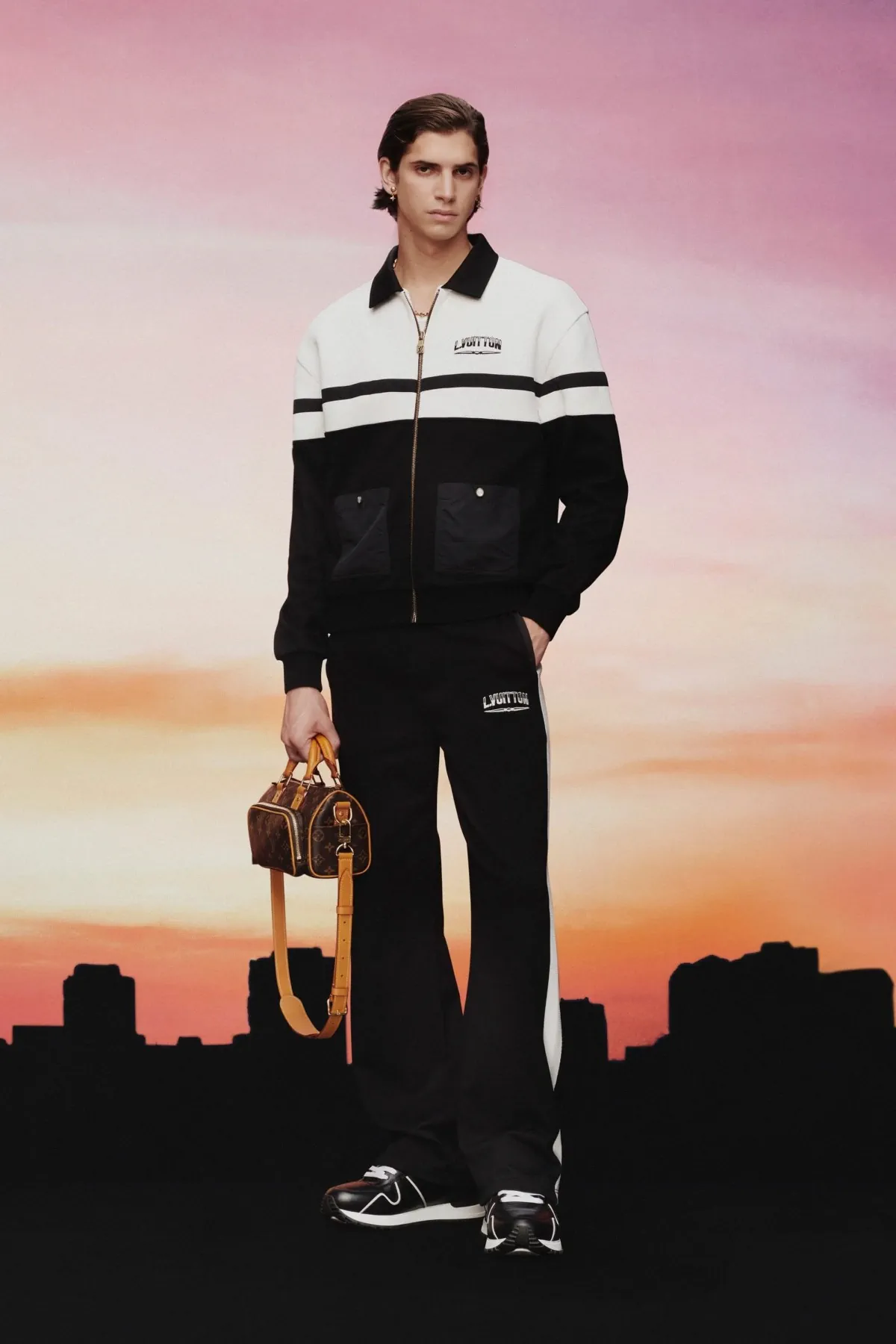 La collection Louis Vuitton Pré-Automne 2025 dévoile le rêve d'un dandy à Miami
