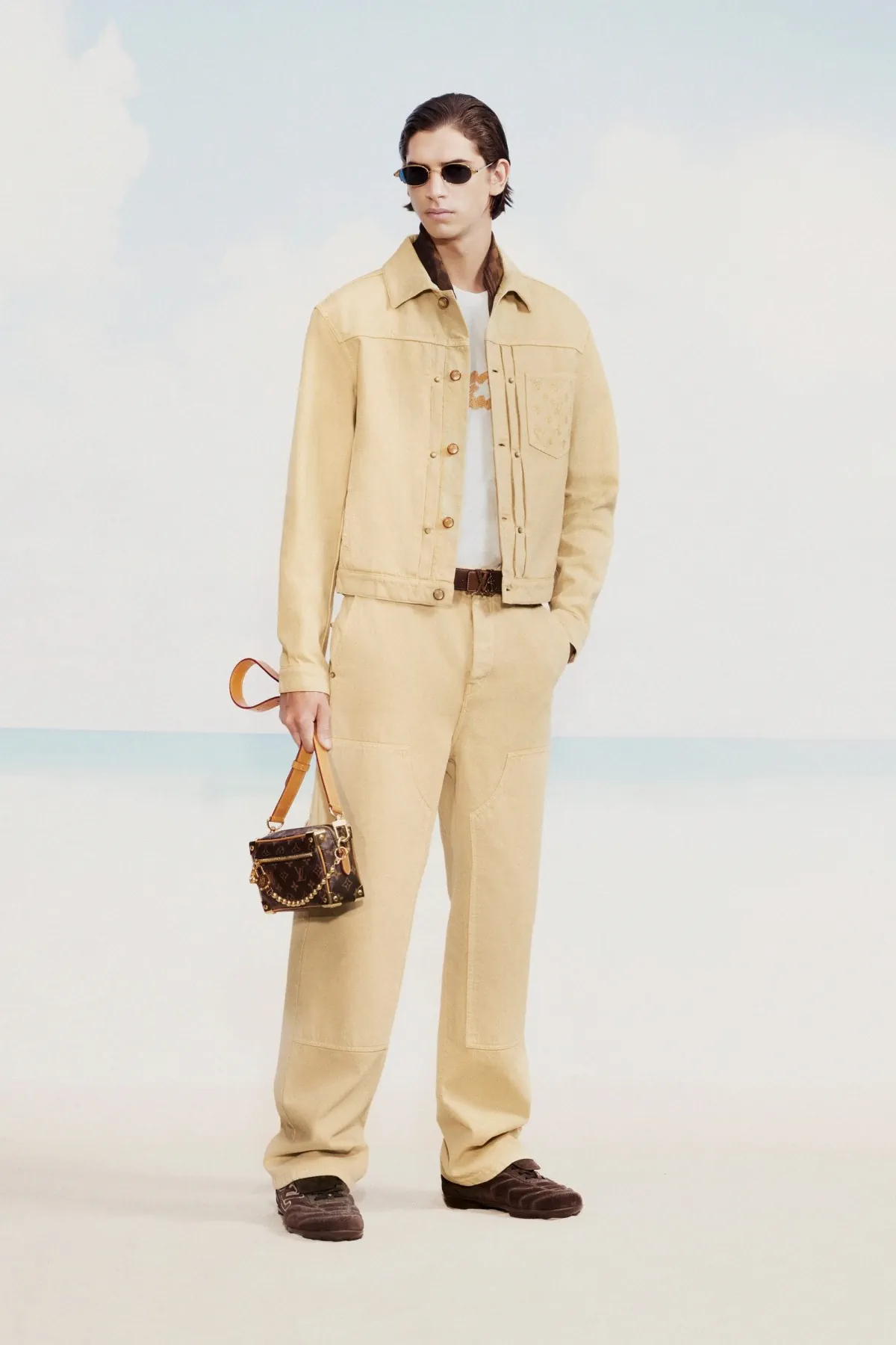 La collection Louis Vuitton Pré-Automne 2025 dévoile le rêve d'un dandy à Miami