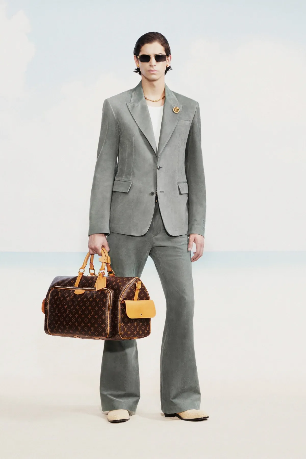 La collection Louis Vuitton Pré-Automne 2025 dévoile le rêve d'un dandy à Miami