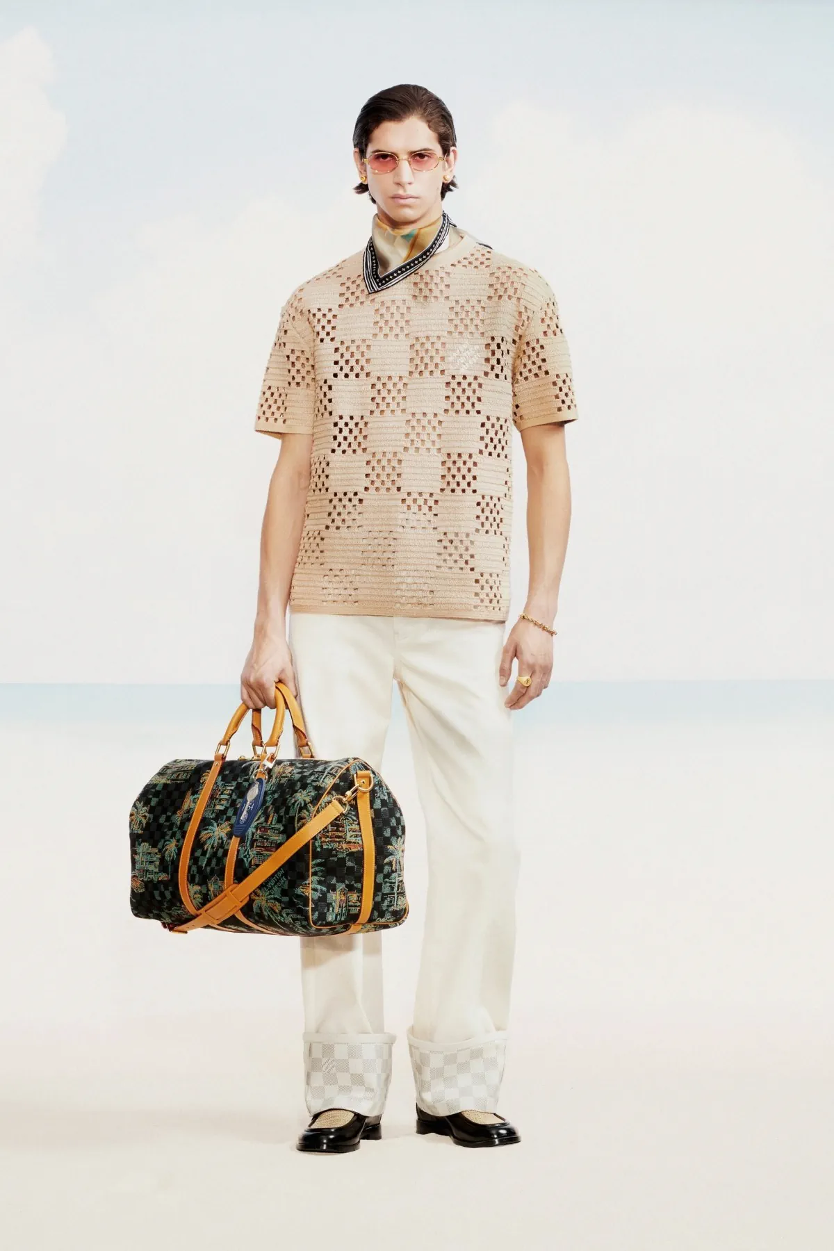 La collection Louis Vuitton Pré-Automne 2025 dévoile le rêve d'un dandy à Miami