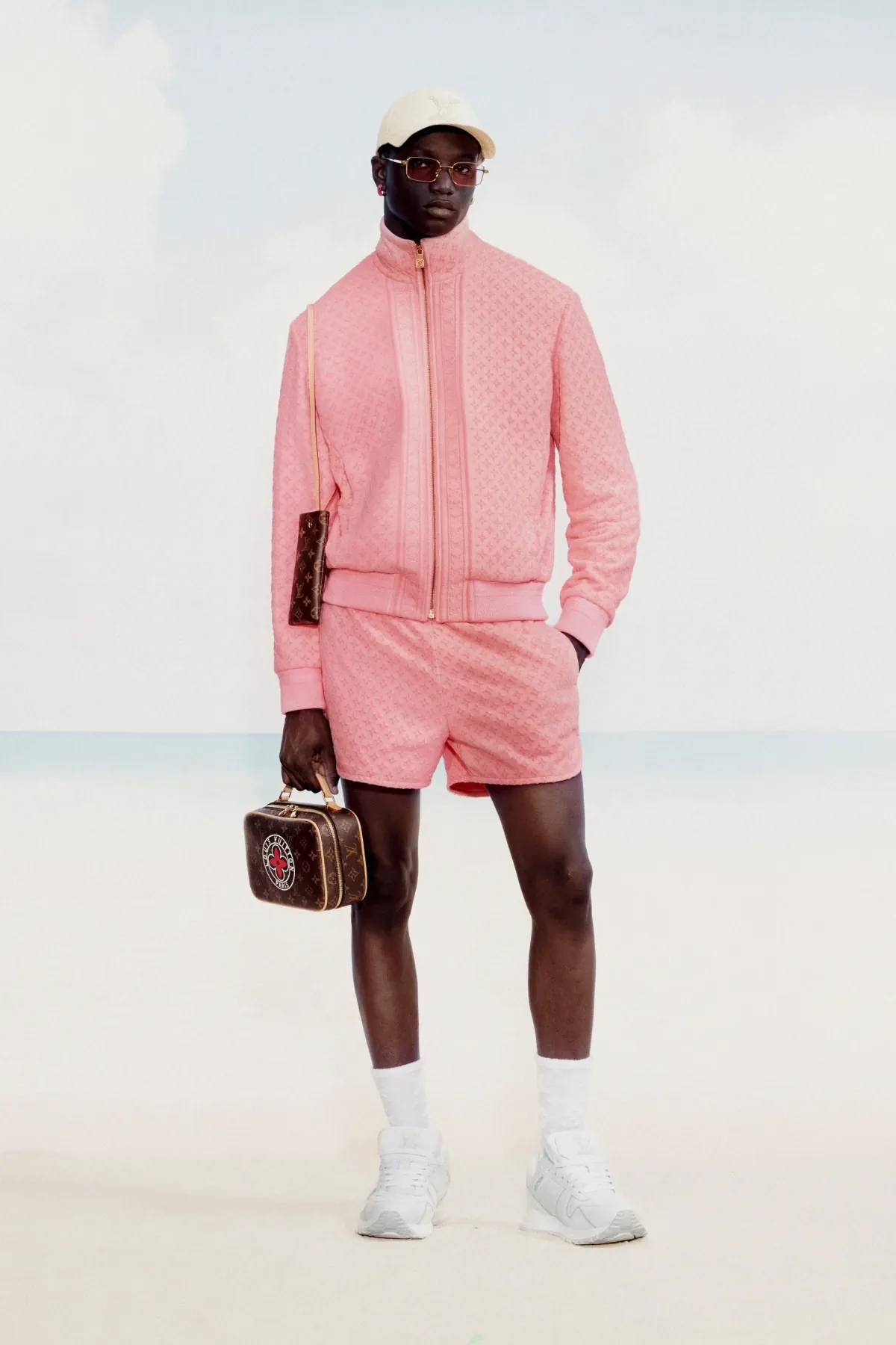 La collection Louis Vuitton Pré-Automne 2025 dévoile le rêve d'un dandy à Miami