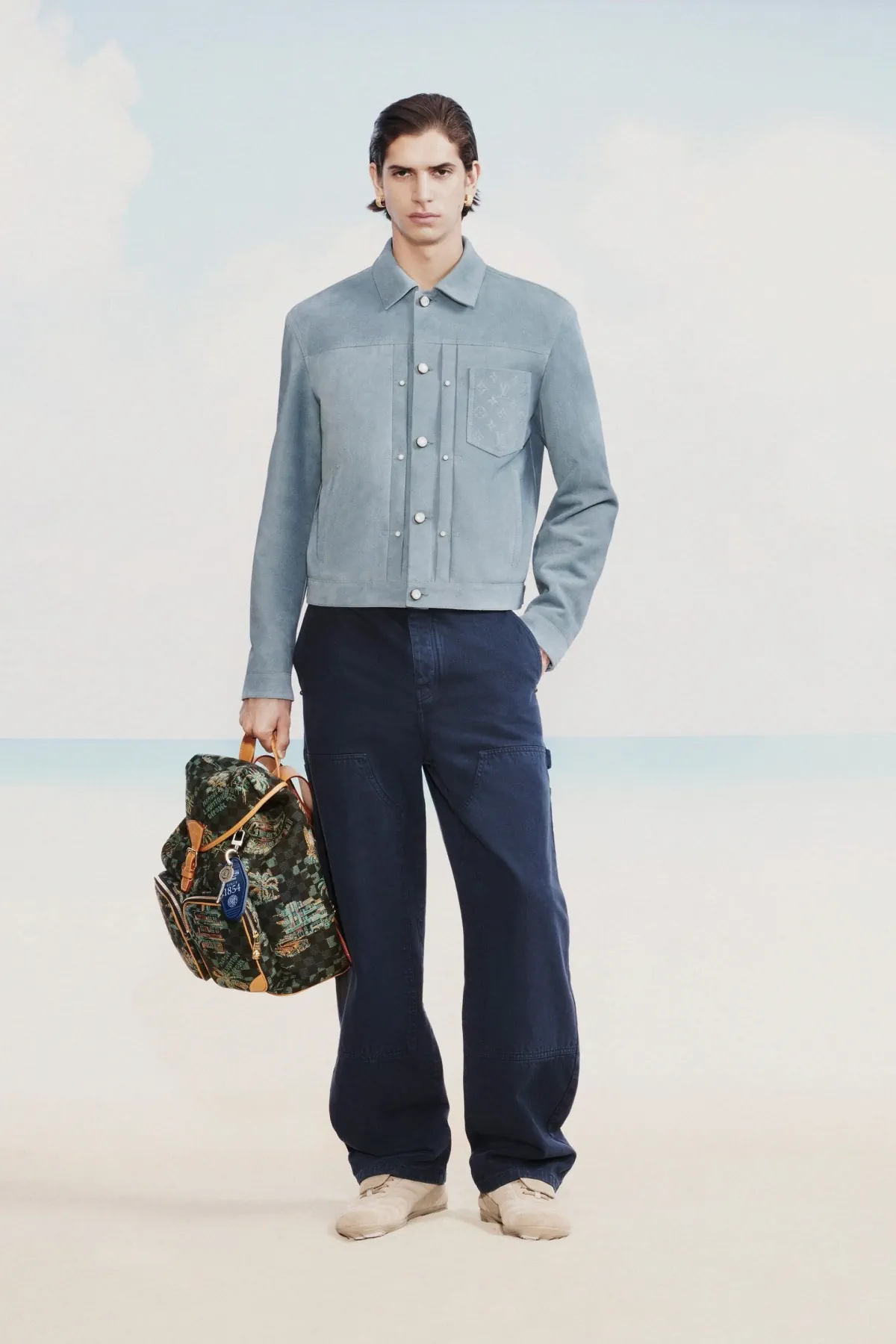 La collection Louis Vuitton Pré-Automne 2025 dévoile le rêve d'un dandy à Miami