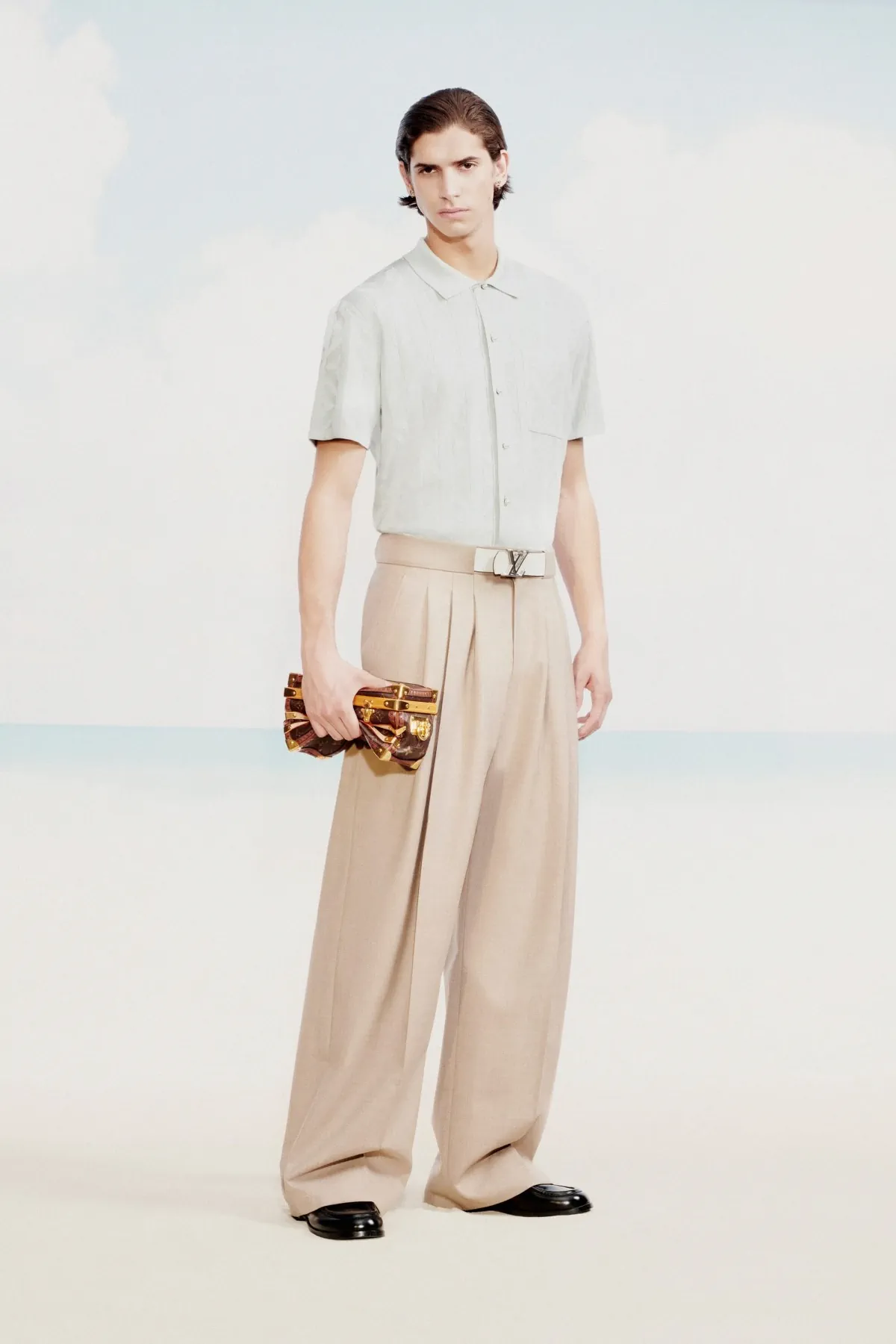 La collection Louis Vuitton Pré-Automne 2025 dévoile le rêve d'un dandy à Miami