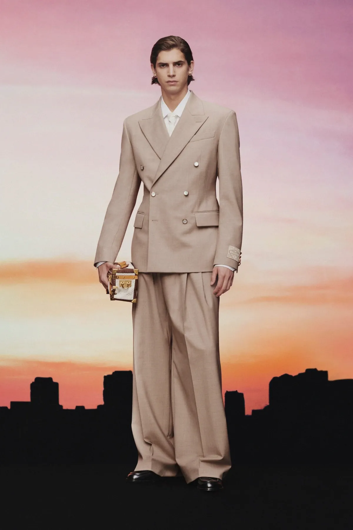 La collection Louis Vuitton Pré-Automne 2025 dévoile le rêve d'un dandy à Miami