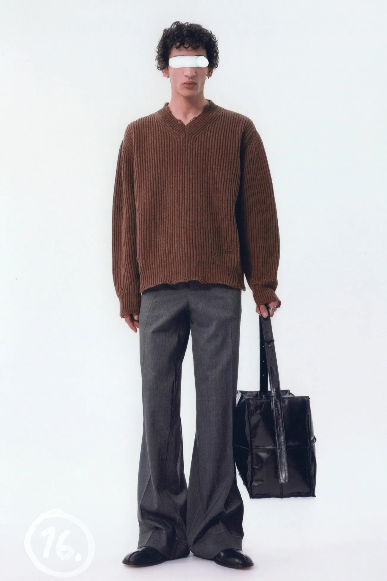 La collection Pré-Automne 2025 de MM6 Maison Margiela pour hommes met l’accent sur l'artisanat et le design intemporel