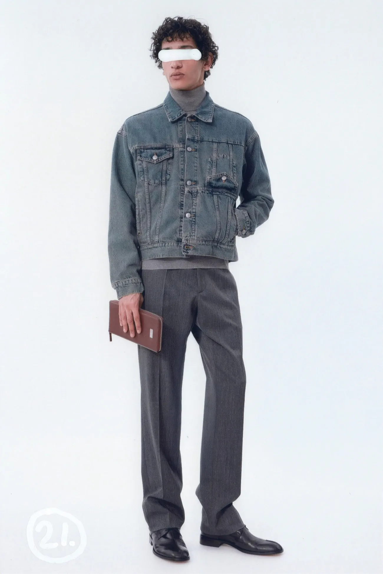 La collection Pré-Automne 2025 de MM6 Maison Margiela pour hommes met l’accent sur l'artisanat et le design intemporel