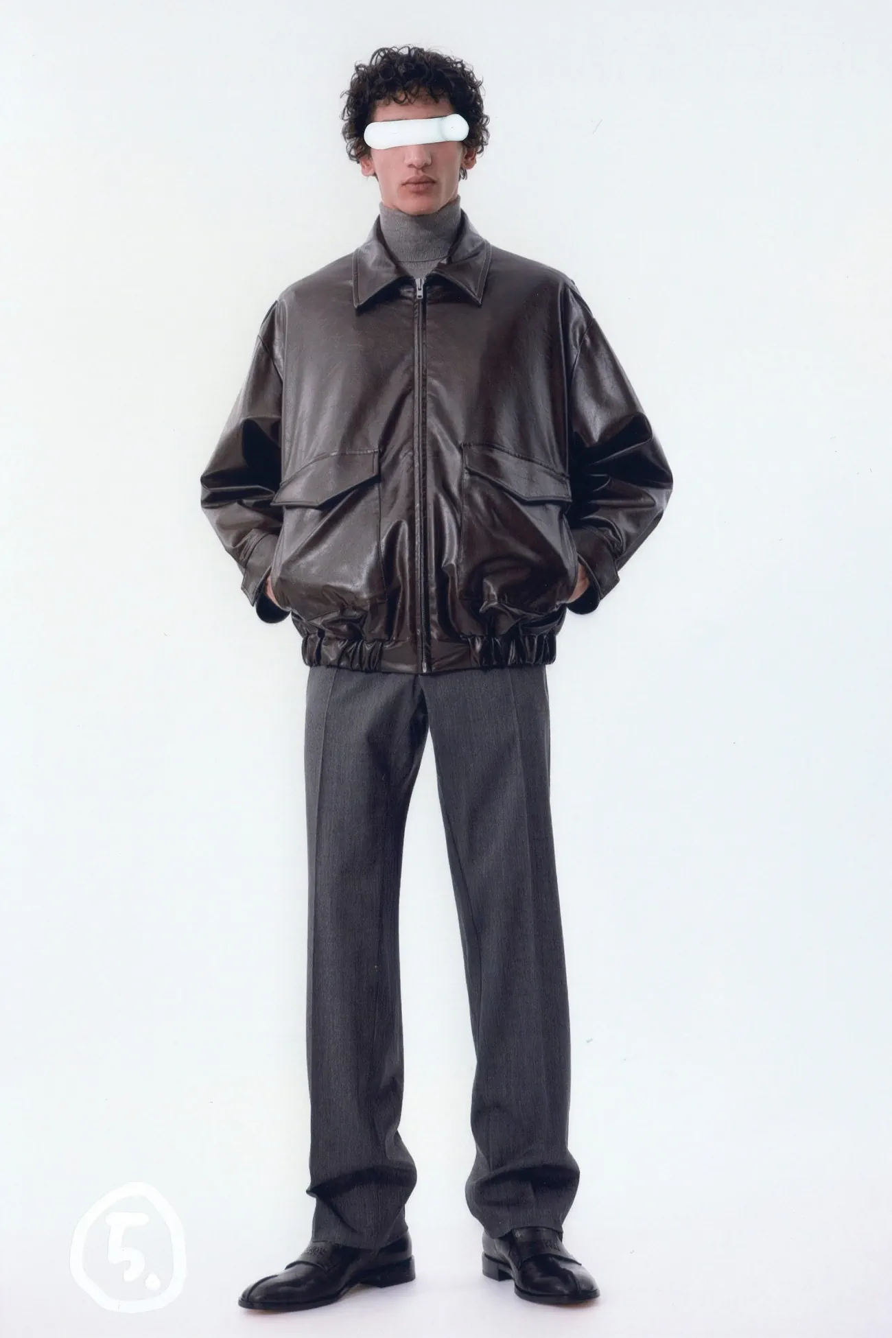 La collection Pré-Automne 2025 de MM6 Maison Margiela pour hommes met l’accent sur l'artisanat et le design intemporel