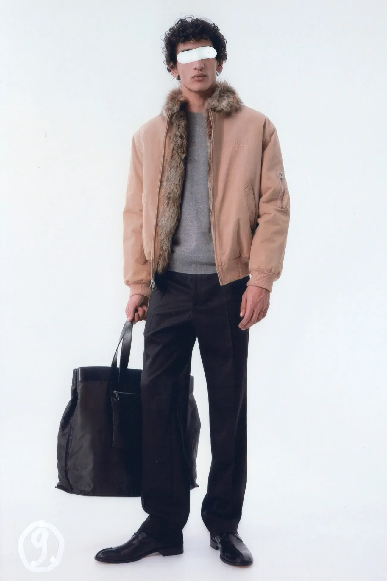 La collection Pré-Automne 2025 de MM6 Maison Margiela pour hommes met l’accent sur l'artisanat et le design intemporel