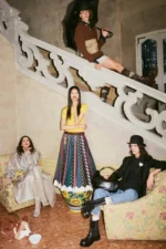 La collection Moschino Automne 2025 offre une vision ludique de la mode masculine
