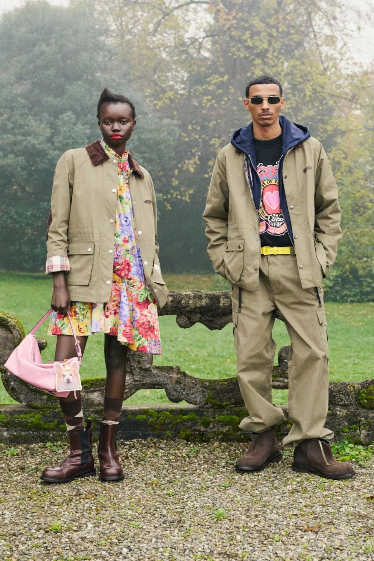 La collection Moschino automne 2025 offre une vision ludique de la mode masculine