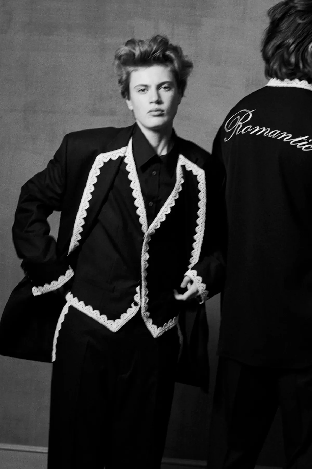 La collection Moschino automne 2025 offre une vision ludique de la mode masculine