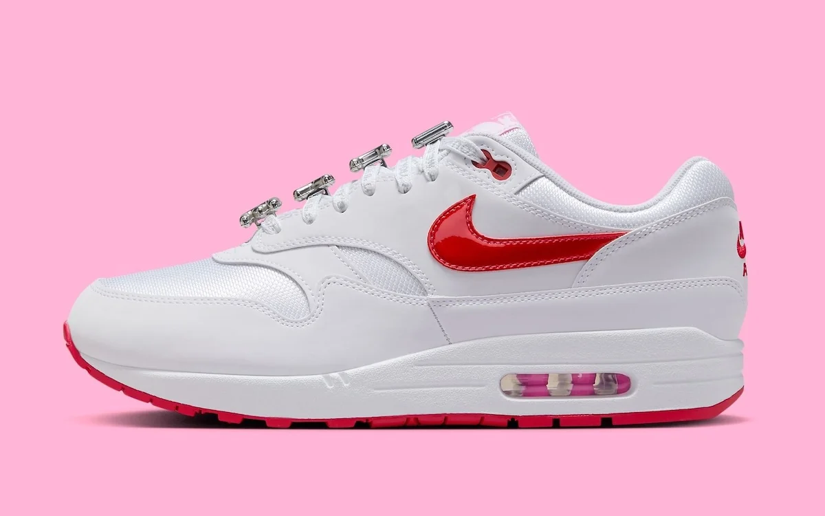 Nike Air Max 1 Valentines Day White 1 La Nike Air Max 1 « Valentine's Day » Blanche célèbre le romantisme avec un design inspiré des ballons
