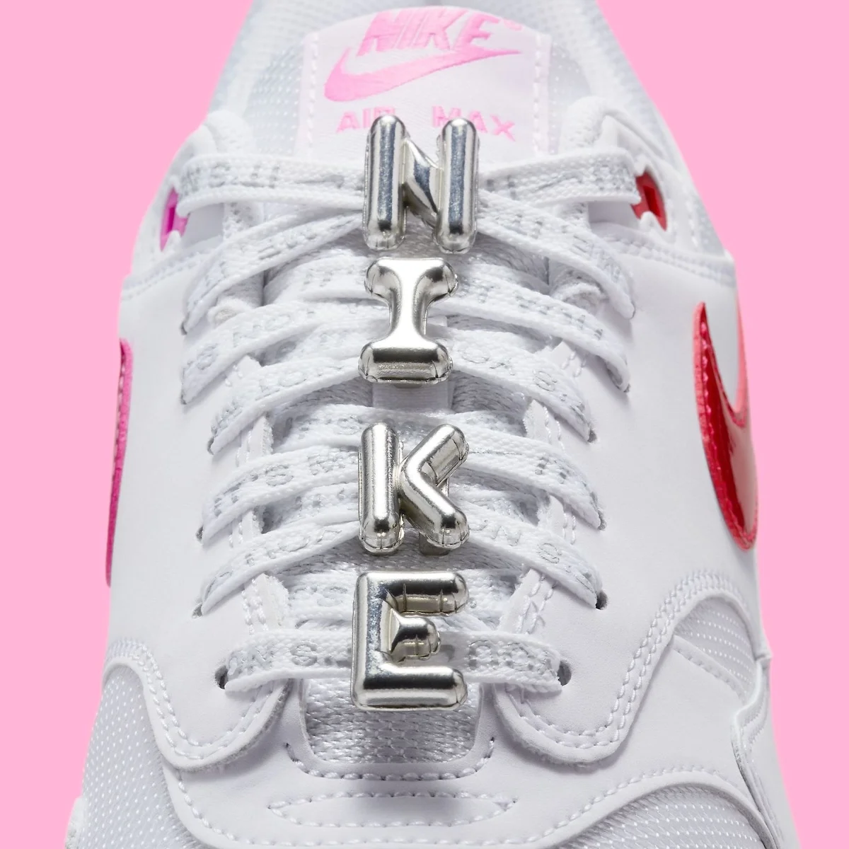 Nike Air Max 1 Valentines Day White 6 La Nike Air Max 1 « Valentine's Day » Blanche célèbre le romantisme avec un design inspiré des ballons