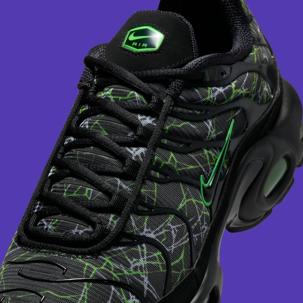 La Nike Air Max Plus « Green Strike/Black » apporte un style audacieux pour le printemps 2025