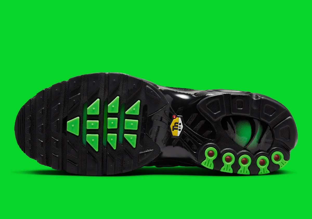 La Nike Air Max Plus « Shattered Glass » bouscule les attentes