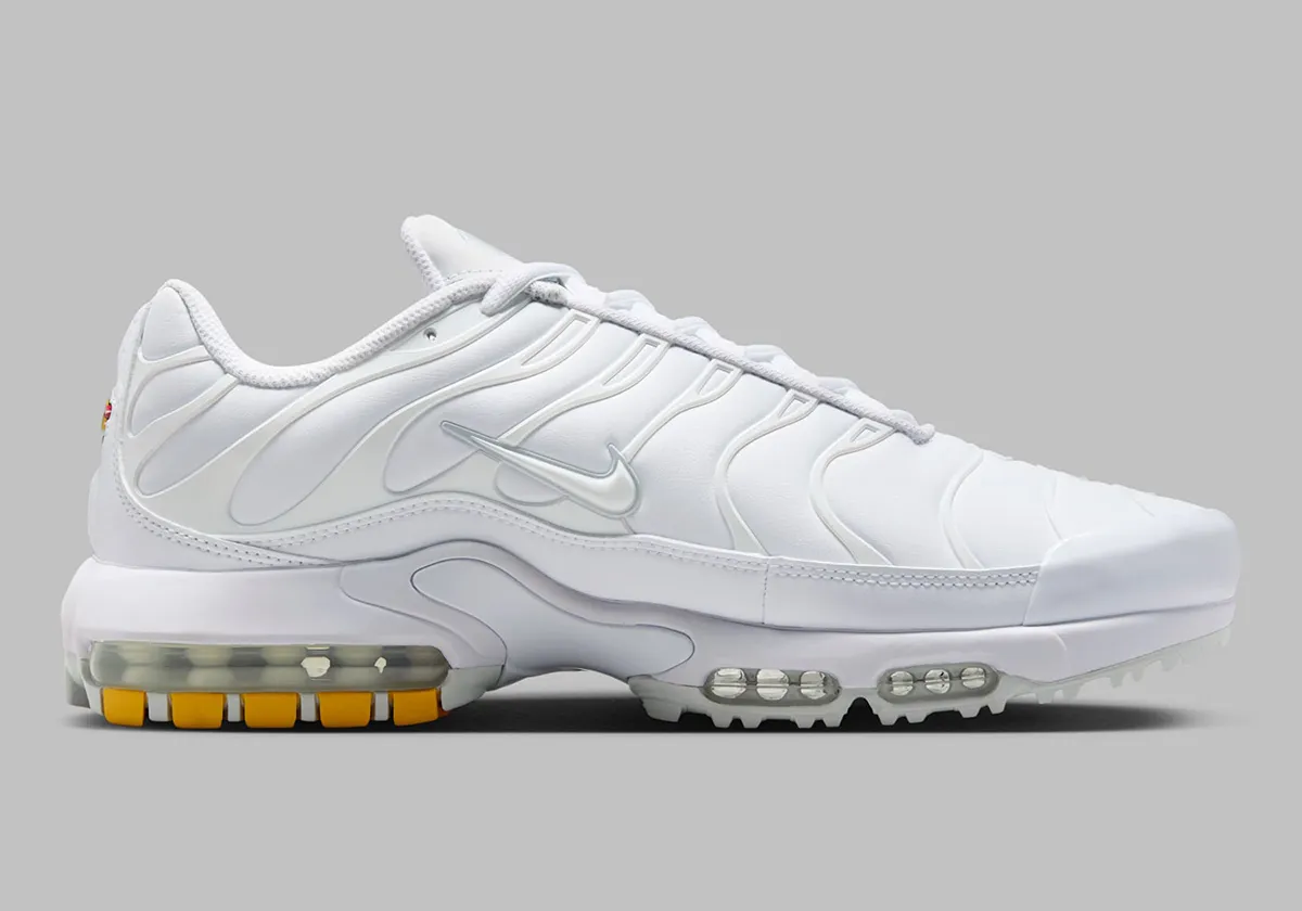 La Nike Air Max Plus " Triple White " se met au golf