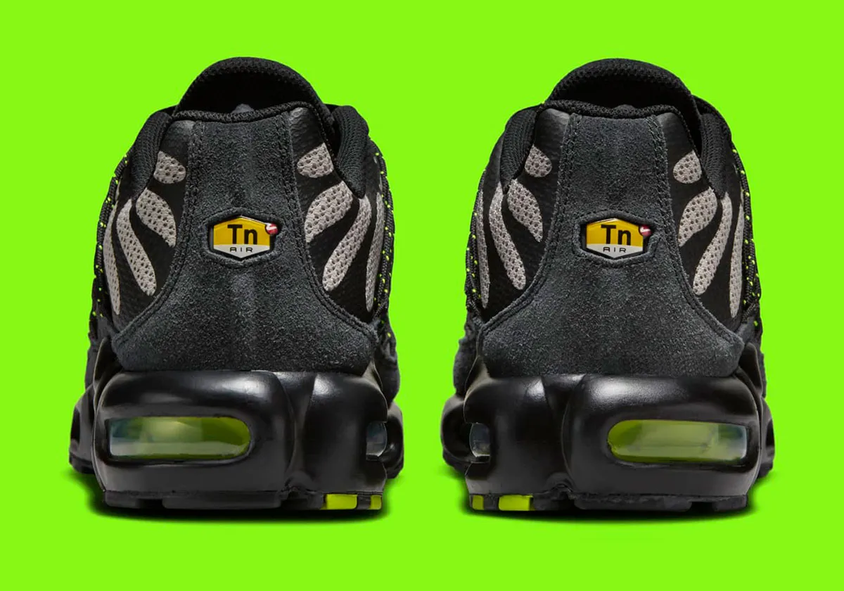 La Nike Air Max Plus Utility « Black/Grey/Volt » arrivera en 2025
