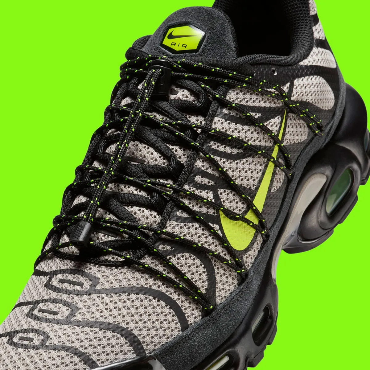 La Nike Air Max Plus Utility « Black/Grey/Volt » arrivera en 2025