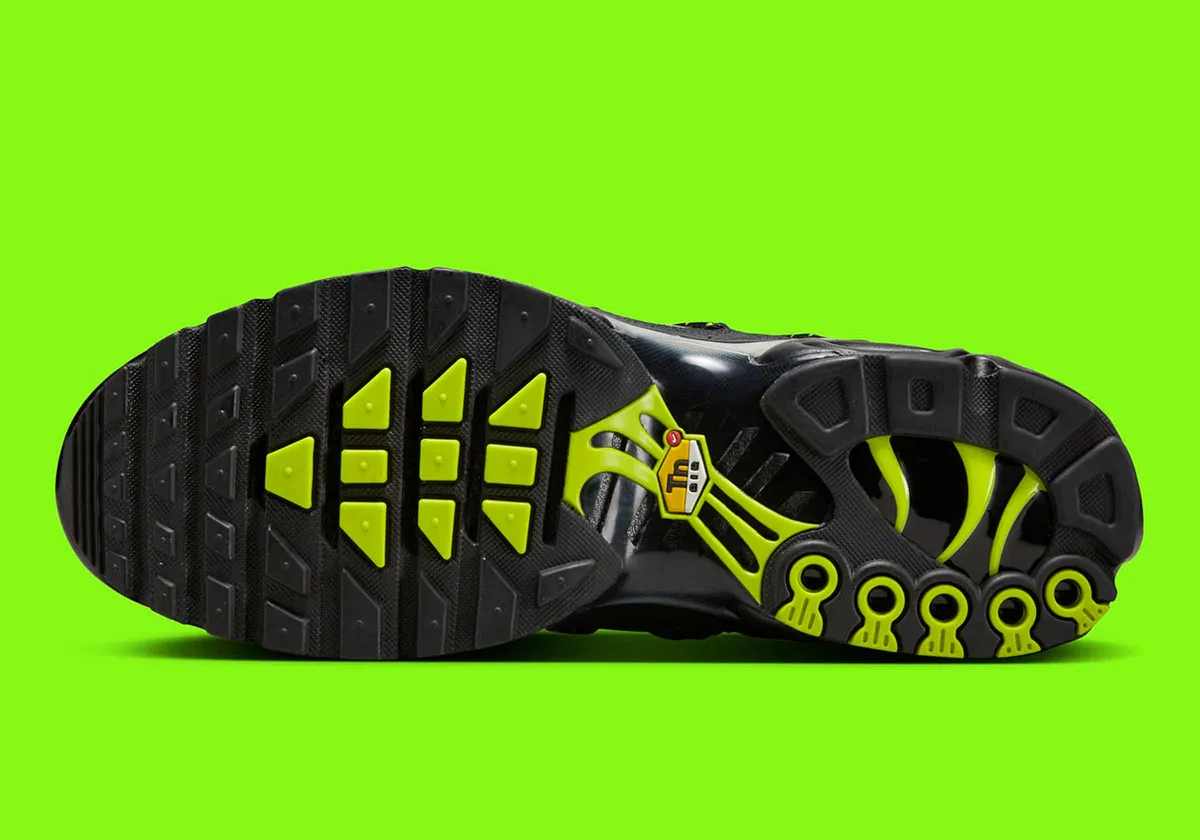 La Nike Air Max Plus Utility « Black/Grey/Volt » arrivera en 2025
