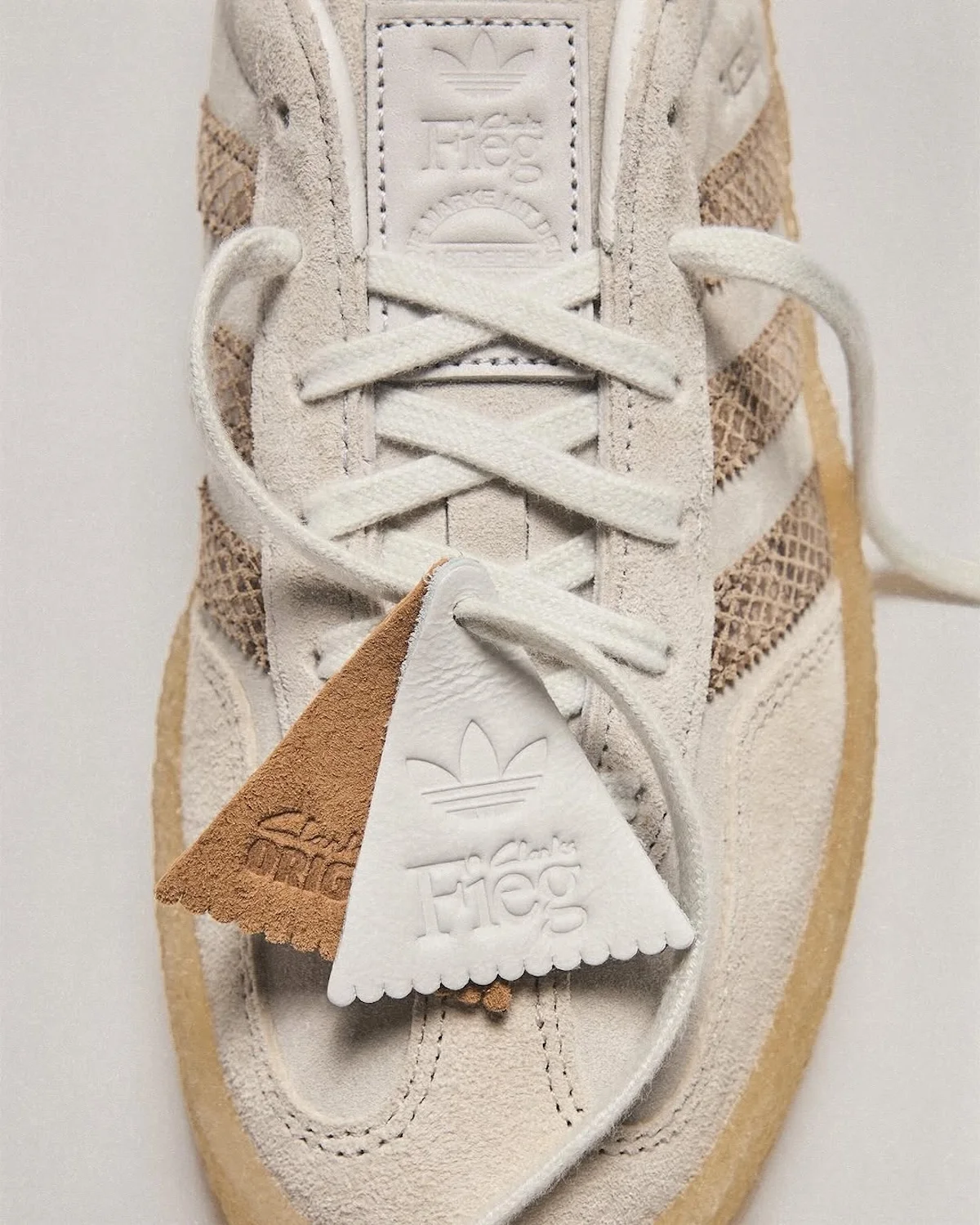 Ronnie Fieg s'associe à adidas Originals et Clarks Originals pour une collection de sneakers en peau de serpent