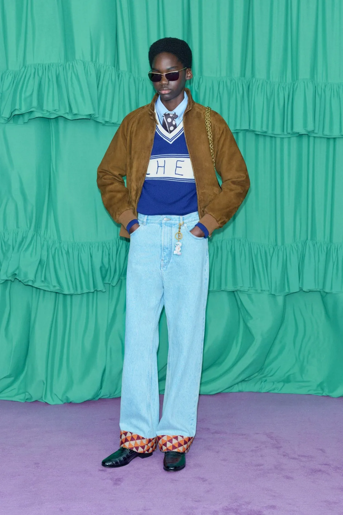 Alessandro Michele redéfinit l'élégance pour la collection Valentino Pré-Automne 2025